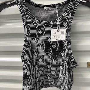 Zara Women's Crop Tank Top
Striped Geometric Floral Black
White Stretchy